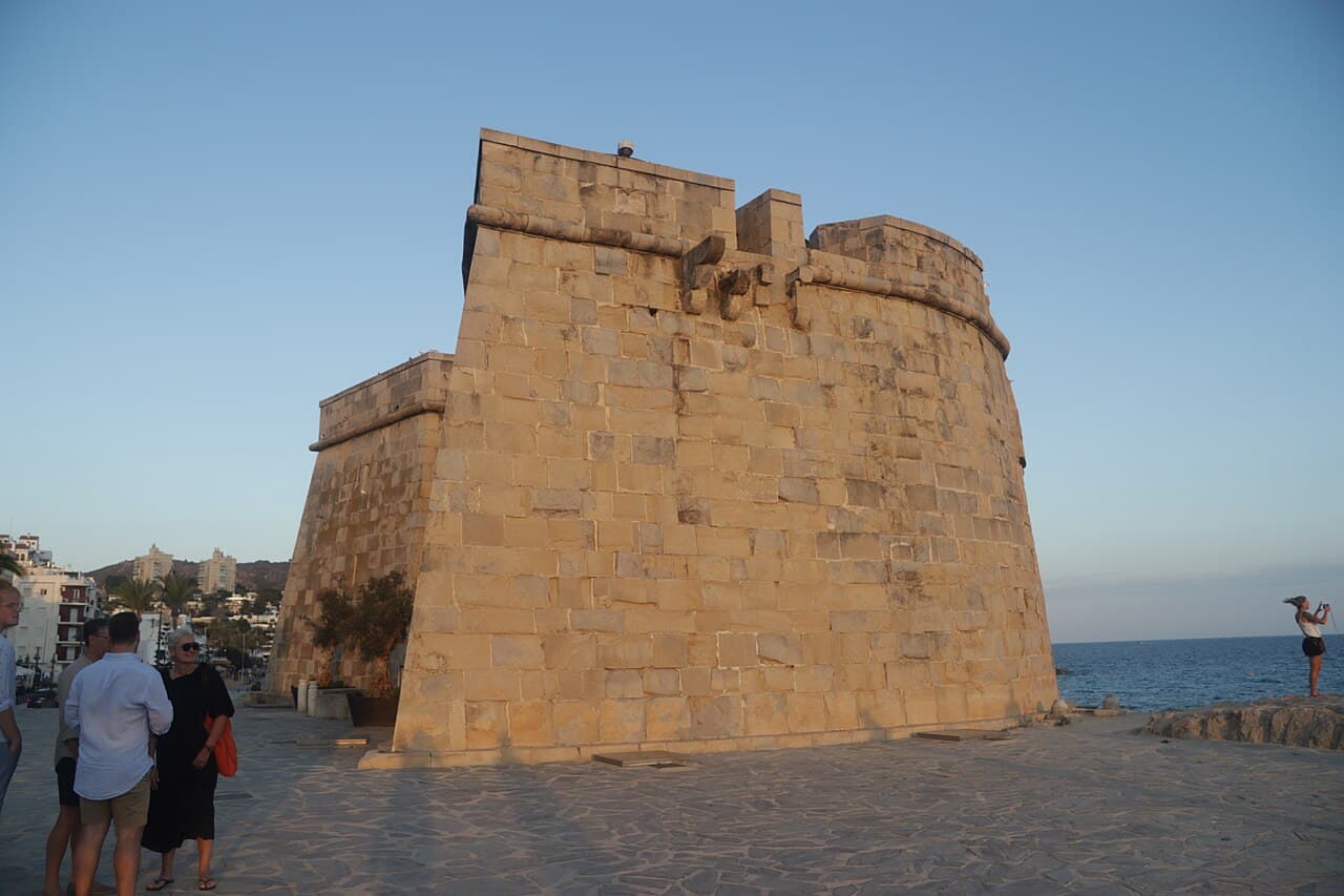 Het kasteel en de kustlijn van Moraira, in de gemeente Teulada-Moraira